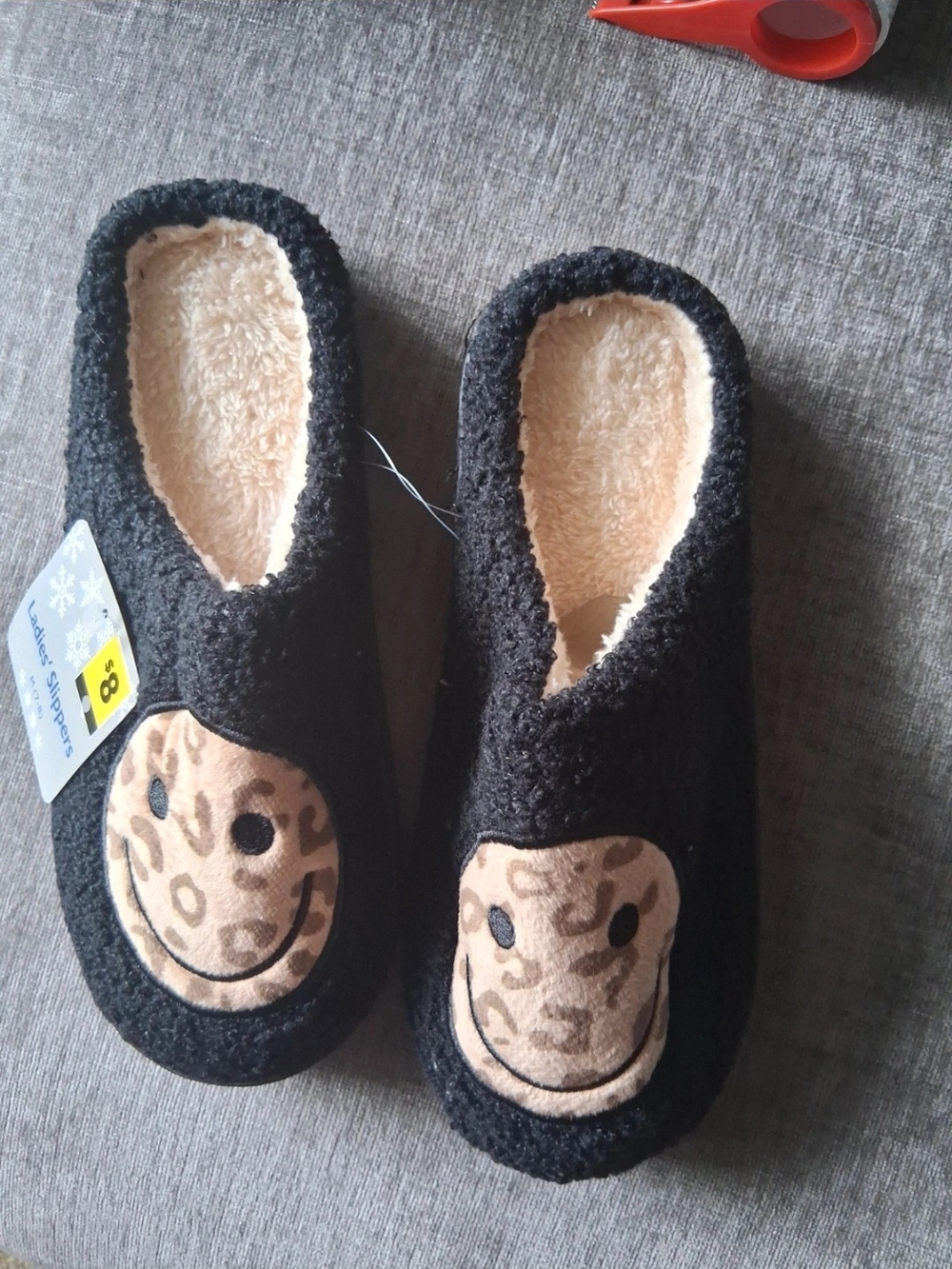 Cozy Black Fuzzy Slippers with Leopard Smile Motif Size 5/6